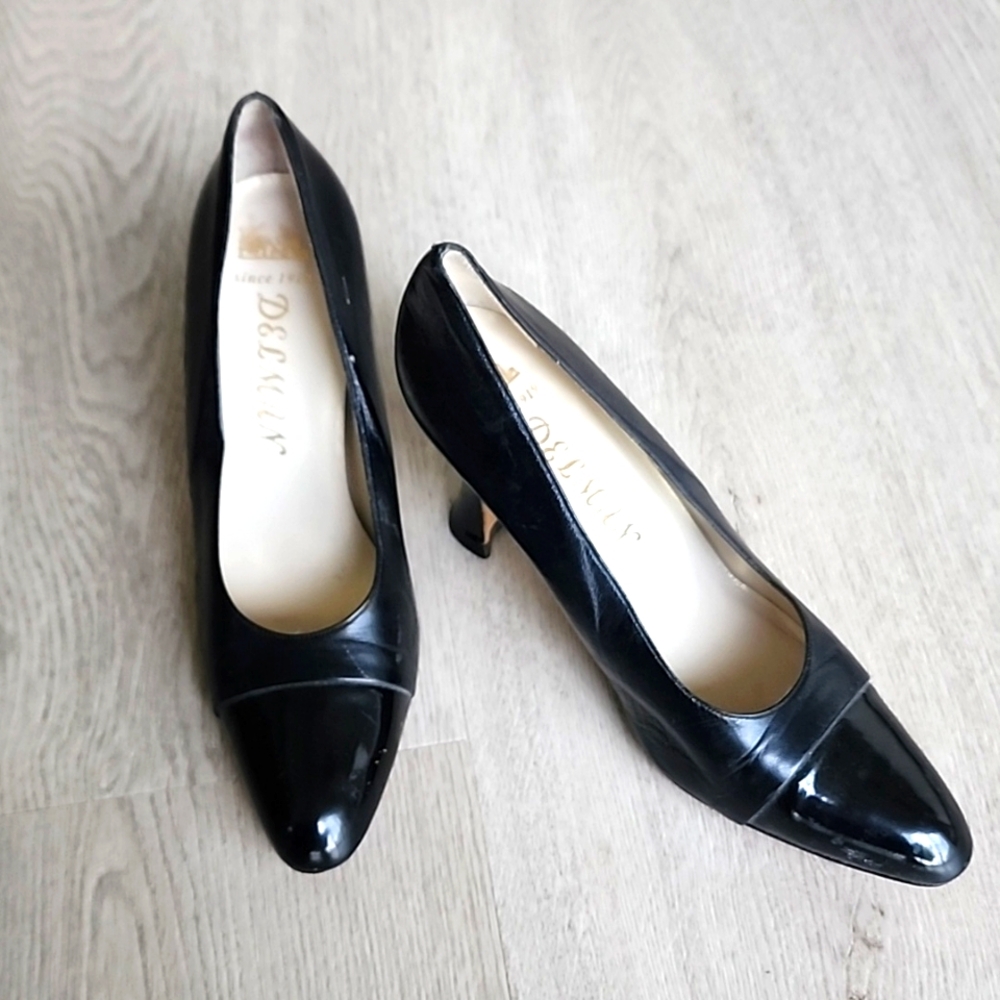 DELMAN LEATHER PUMPS WITH PATENT LEATHER TOE